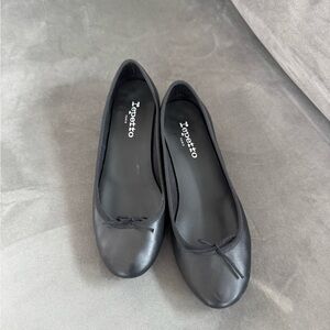 Repetto Women's Elegant Black Loafers